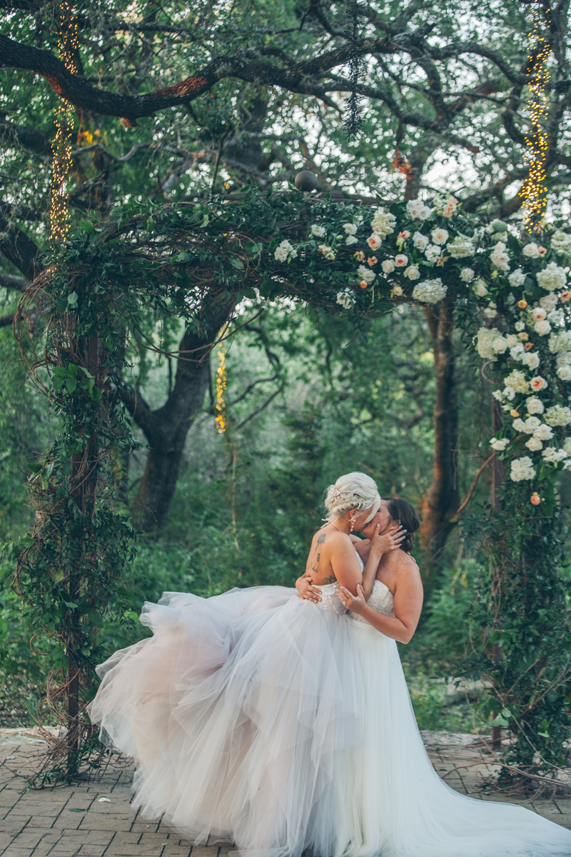 DRIPPING SPRINGS LESBIAN WEDDING STEPH GRANT