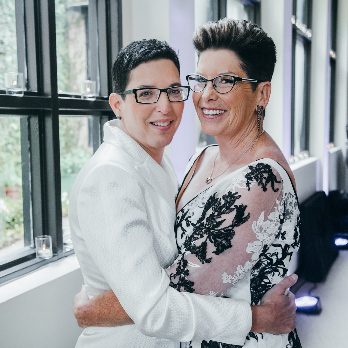 LESBIAN WEDDING FEATURING CHELY WRIGHT