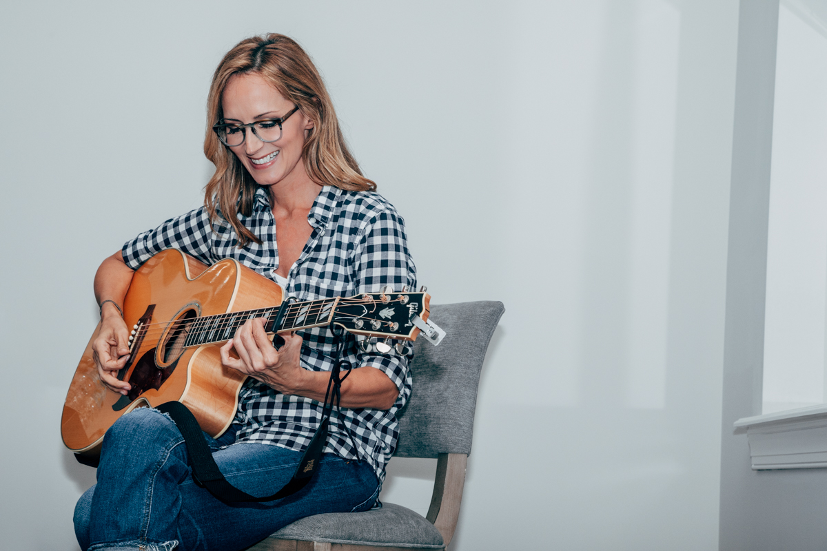 LESBIAN WEDDING FEATURING CHELY WRIGHT